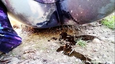 ຂີ້ຄ້ານຢູ່ຖະໜົນ! ມາເບິ່ງ LilKiwwiMonster ເອົາ panties ຂອງນາງປຽກແລະຂີ້ຝຸ່ນໃນ!