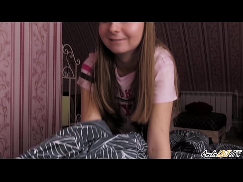 ❤️ Blondie ດູດ BFF ຂອງນາງຢ່າງເລິກເຊິ່ງແລະໄດ້ຮັບຄວາມຫມັ້ນຢູ່ໃນປາກຂອງນາງ ❤️❌ ໜັງໂປ້ ຢູ່ພວກເຮົາ ️❤